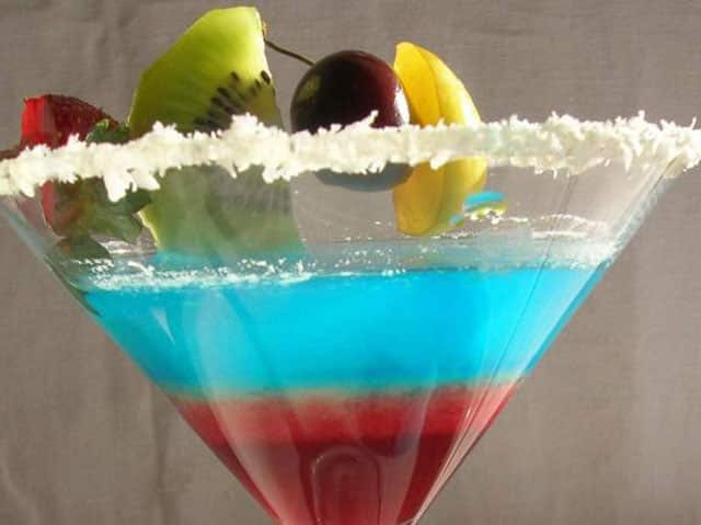 Cocktail aux fraises et au Curaçao bleu au Thermomix