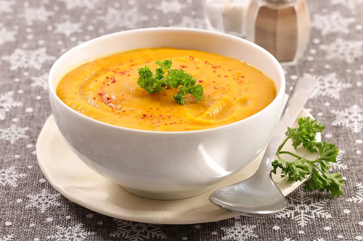 Soupe au yaourt par Emel.thermo. Une recette de fan à retrouver dans la  catégorie Soupes sur , de Thermomix<sup>®</sup>.