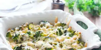 Pâtes au four avec brocoli et fromage