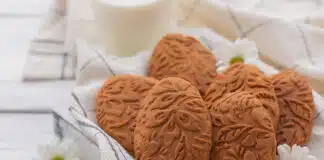 Biscuits en forme d'œuf de Pâques